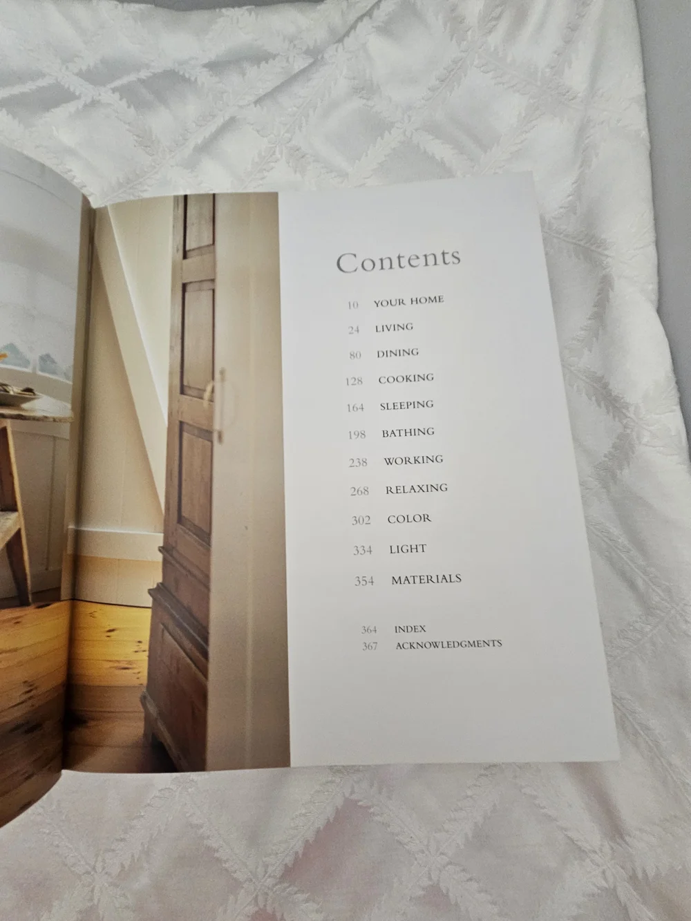 Pottery Barn Home Decorative Coffee Table Book. Excellent Condition!